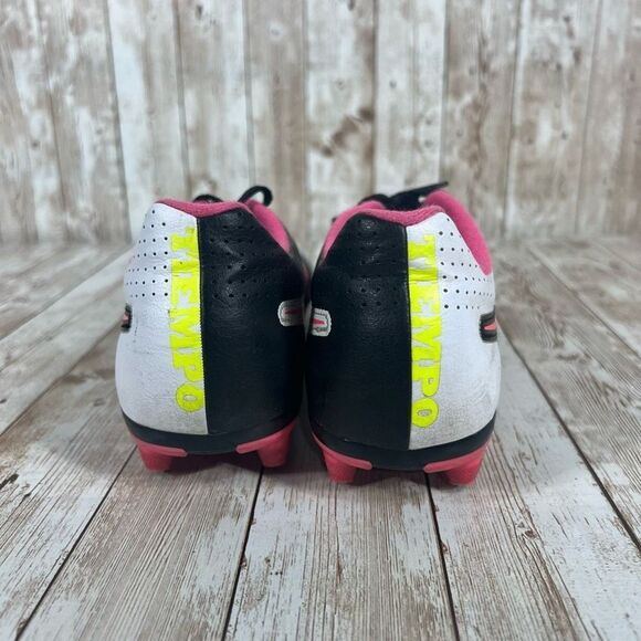 Nike‎ women’s soccer shoes women’s 6.5 - Picture 3 of 6